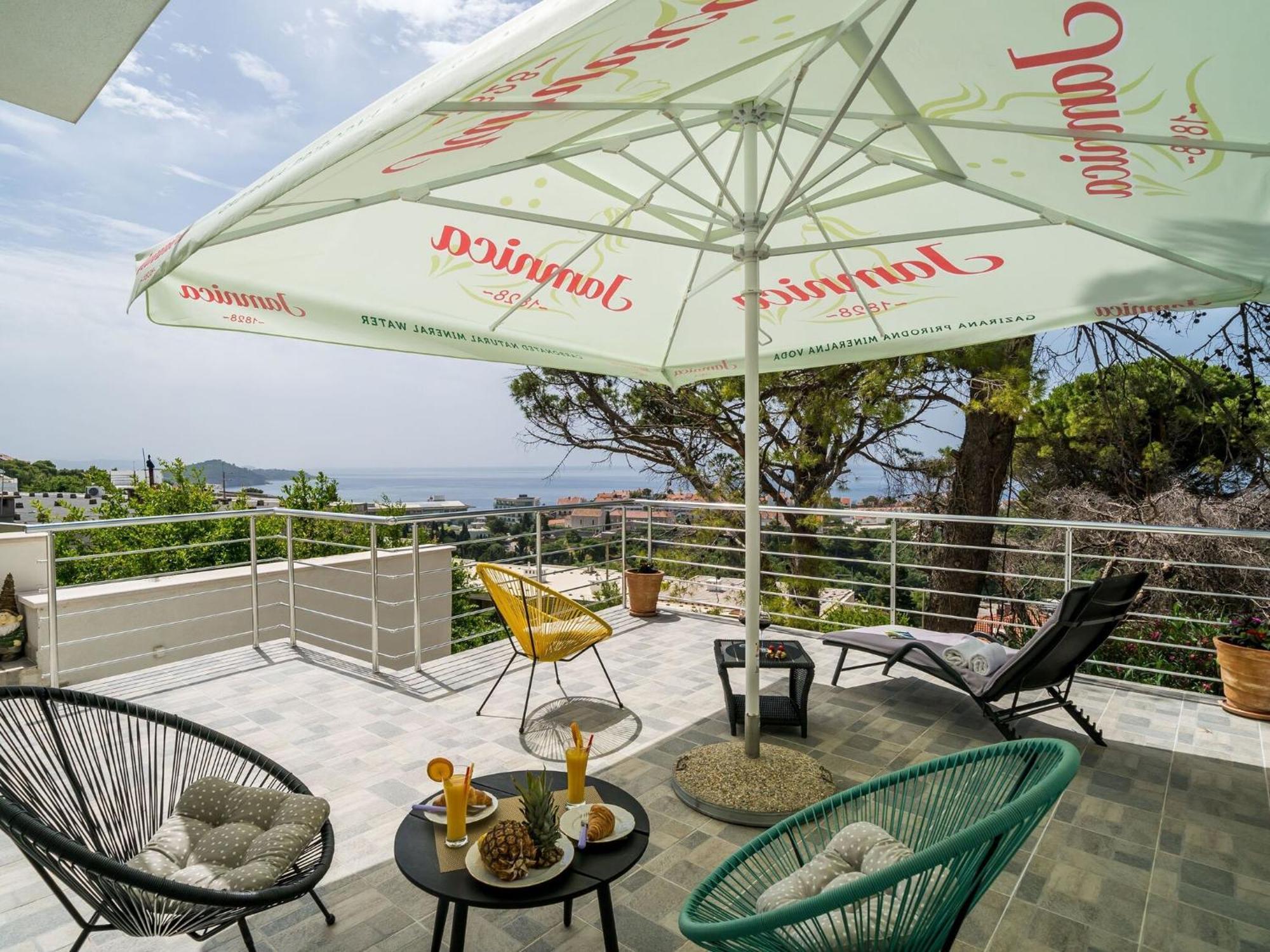 Eulalija- One-bedroom With Terrace And Sea View Apartmán *